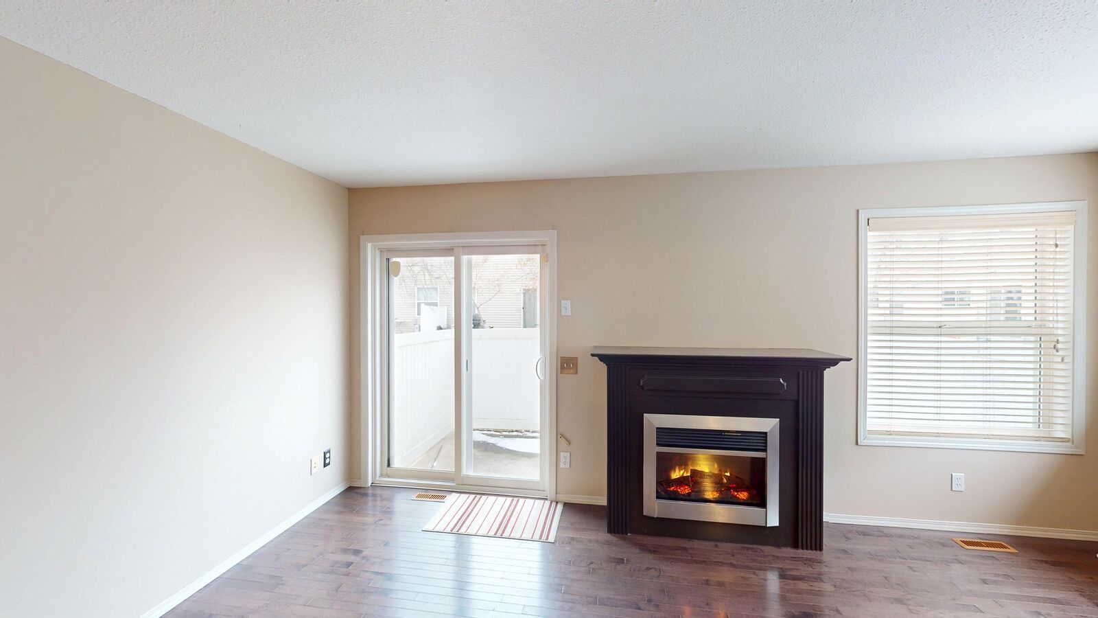 Edmonton 2 bedrooms Condo Unit for rent. Property photo: 739556-1