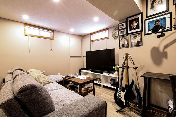 Calgary 3 bedrooms Basement for rent. Property photo: 739593-3