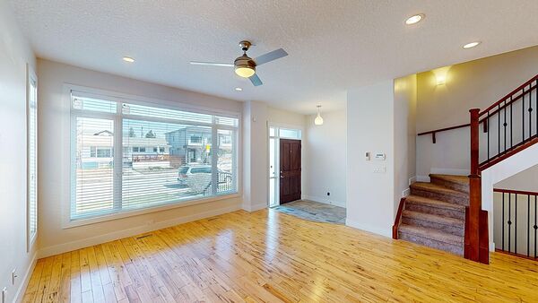 Calgary 3 bedrooms Duplex for rent. Property photo: 739594-2