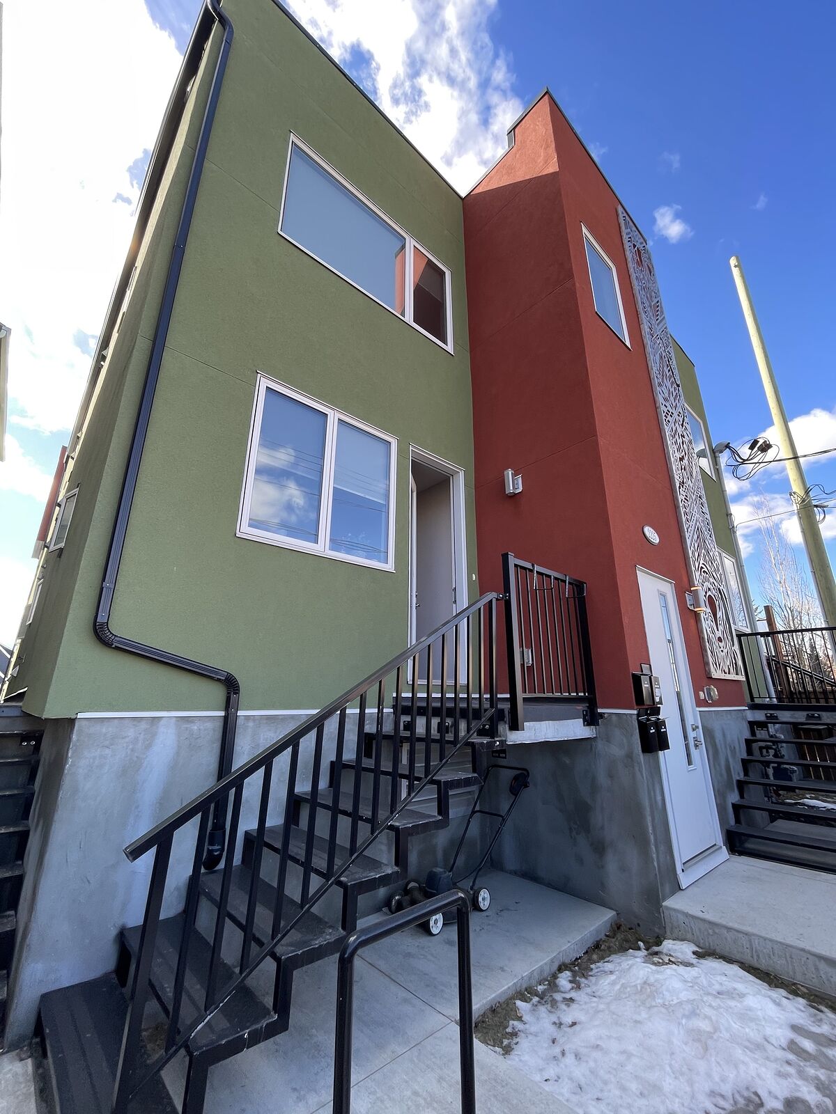 Calgary 2 bedrooms Condo Unit for rent. Property photo: 739661-1