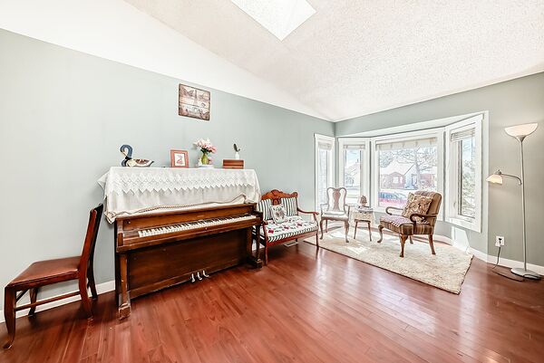 Calgary 3 bedrooms House for rent. Property photo: 739745-3