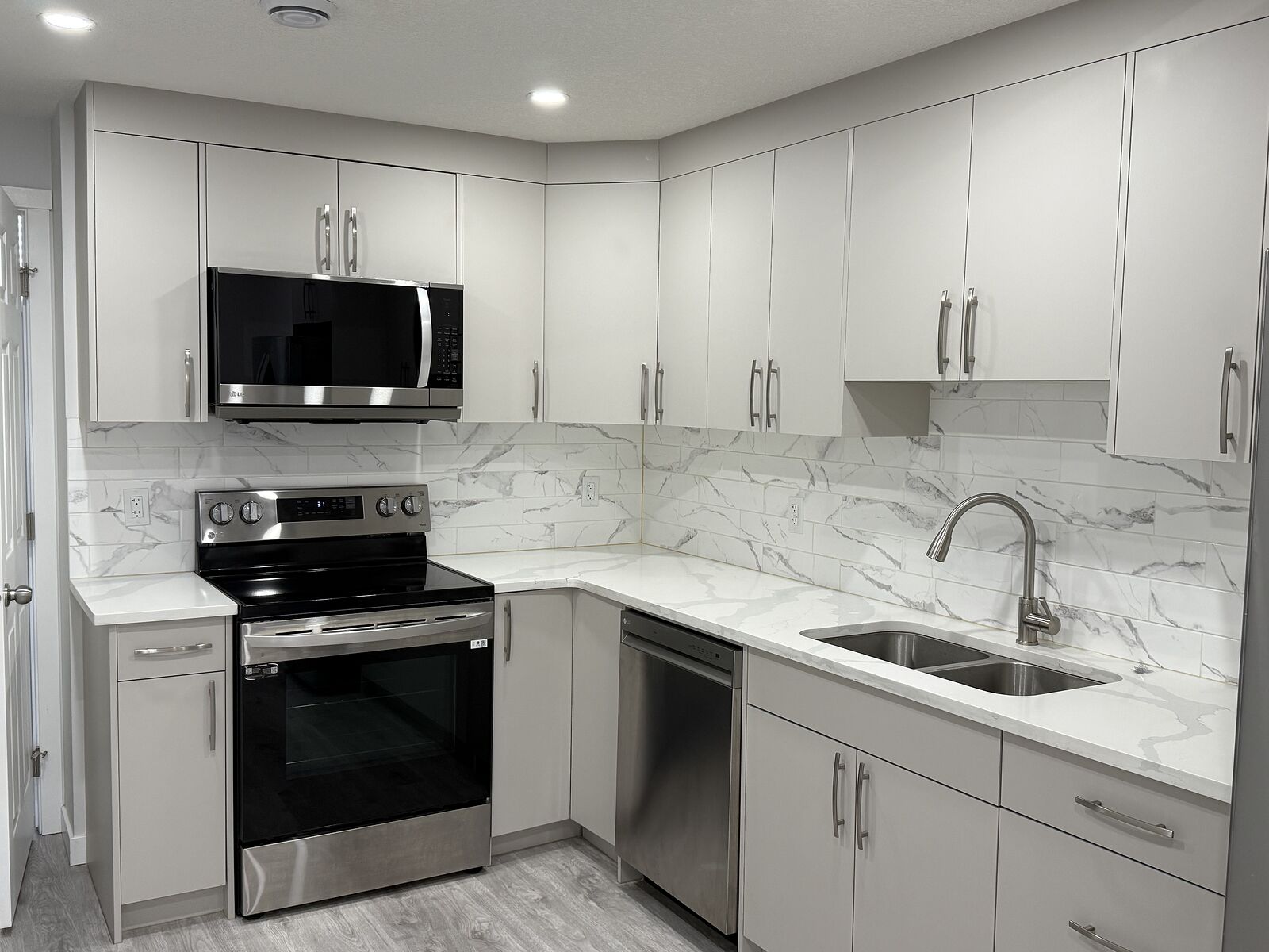 Calgary 2 bedrooms Basement for rent. Property photo: 739806-1