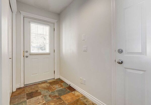 Calgary 3 bedrooms Townhouse for rent. Property photo: 739823-2