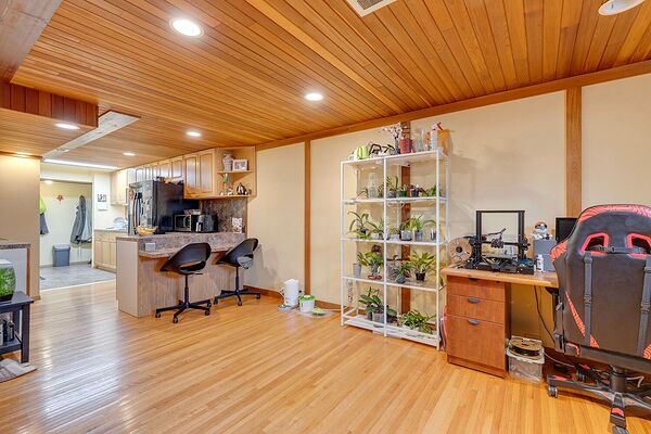 Calgary 2 + Den bedrooms Basement for rent. Property photo: 739901-3