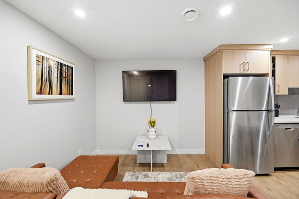 Calgary 2 bedrooms Basement for rent. Property photo: 739904-3