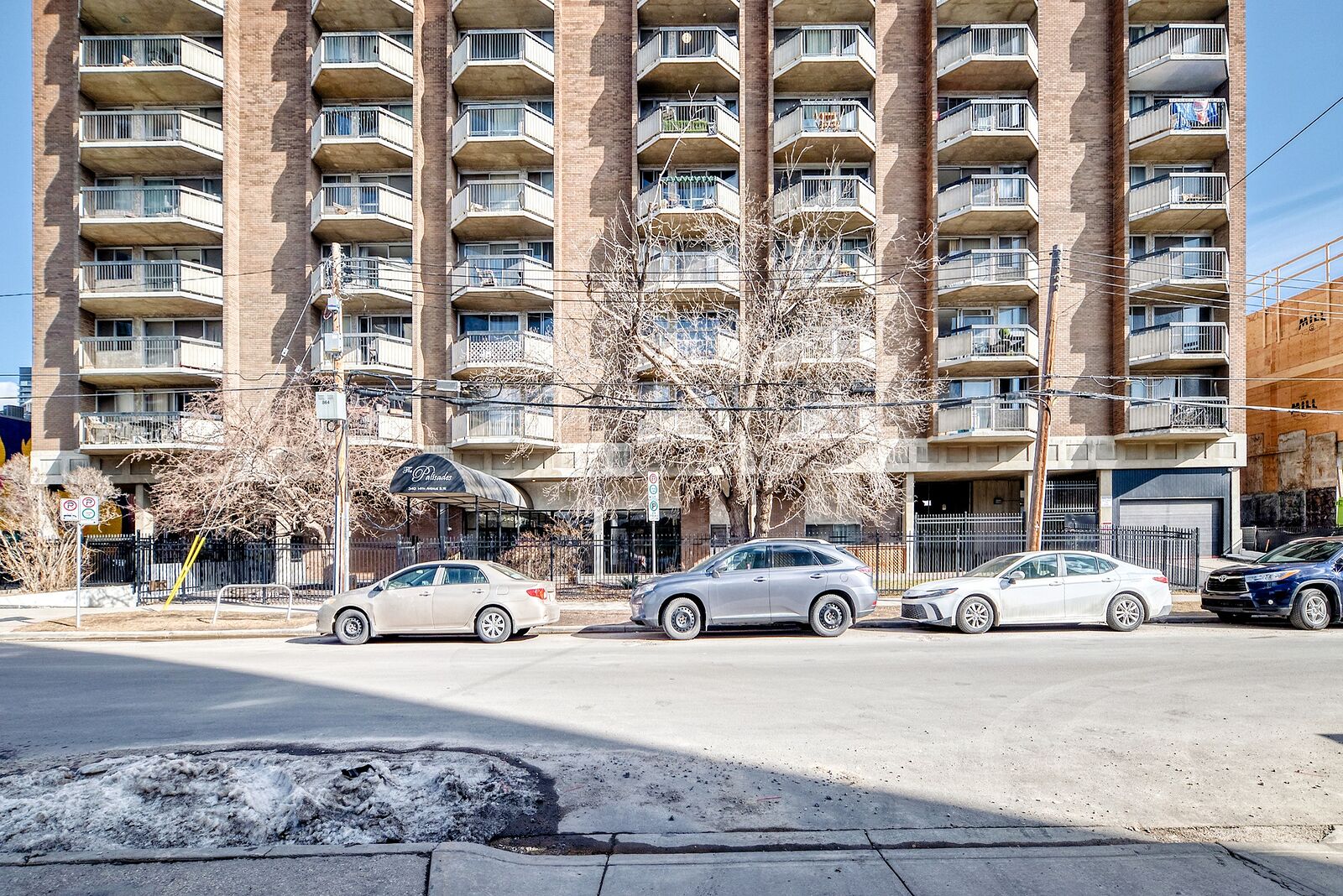 Calgary 2 bedrooms Condo Unit for rent. Property photo: 739935-1