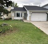 Bright 3-Bedroom Main Floor in Scenic Acres, 1 min walk to Crowfoot trainstation