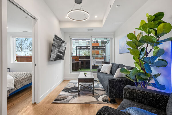 Calgary 2 bedrooms Condo Unit for rent. Property photo: 740204-2