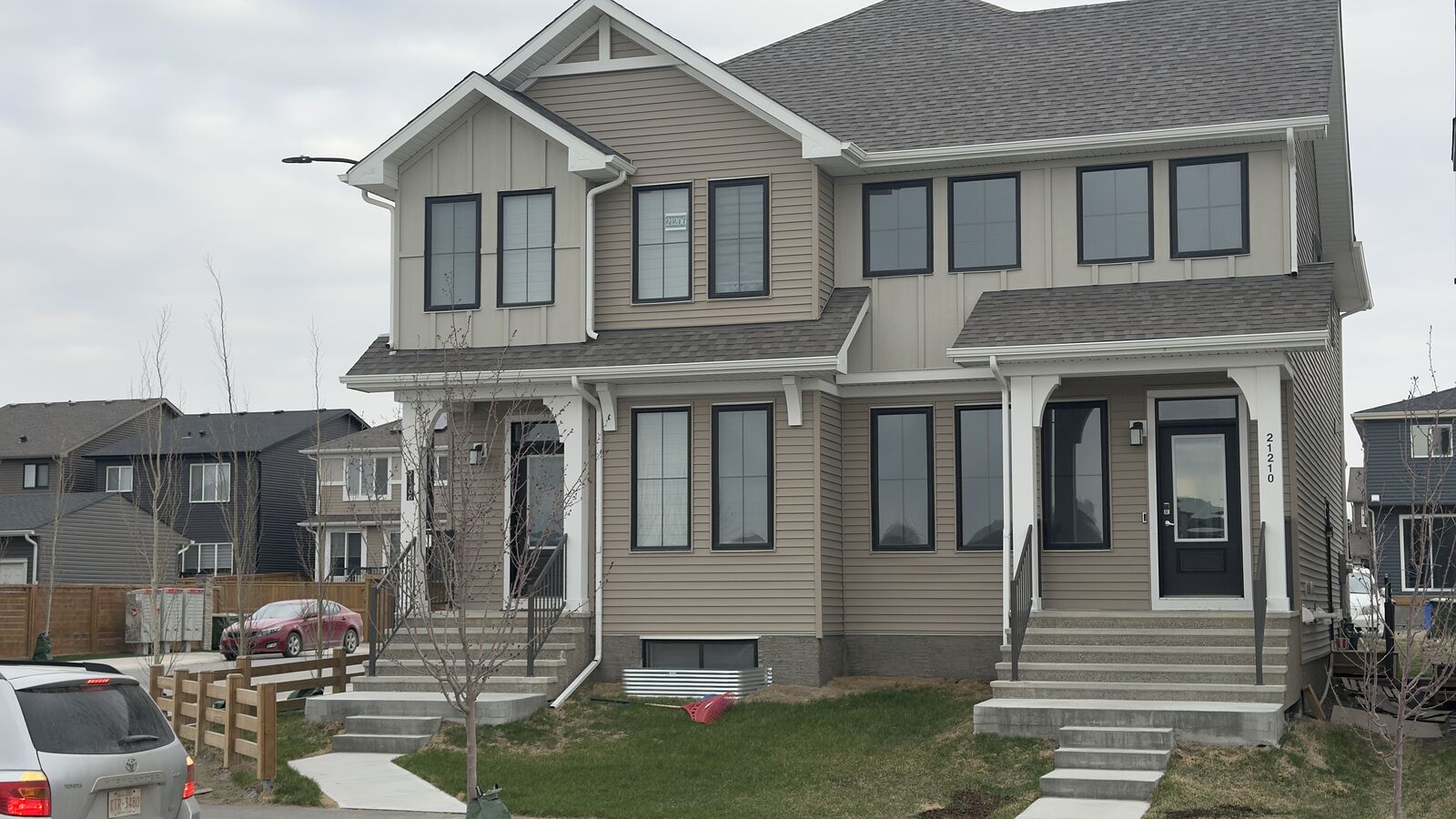 Calgary 3 + Den bedrooms Duplex for rent. Property photo: 740208-1