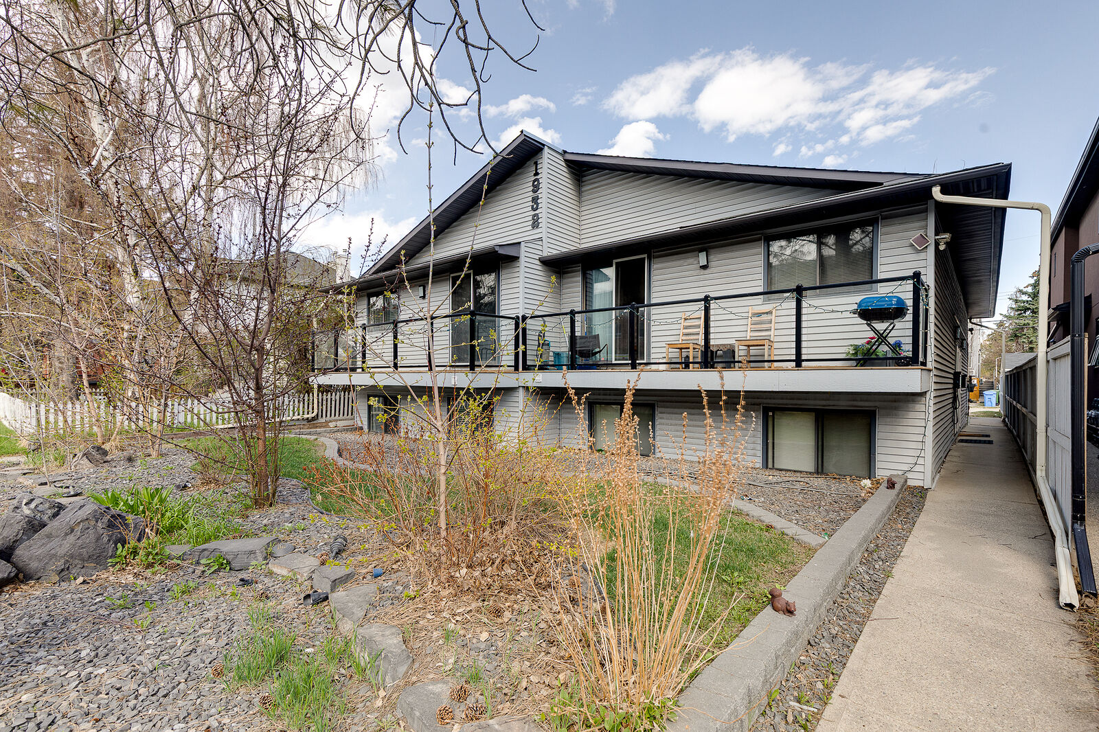 Calgary 2 bedrooms Fourplex for rent. Property photo: 740250-1