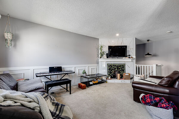 Calgary 2 bedrooms Fourplex for rent. Property photo: 740250-3