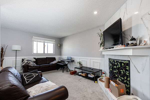 Calgary 2 bedrooms Fourplex for rent. Property photo: 740250-2