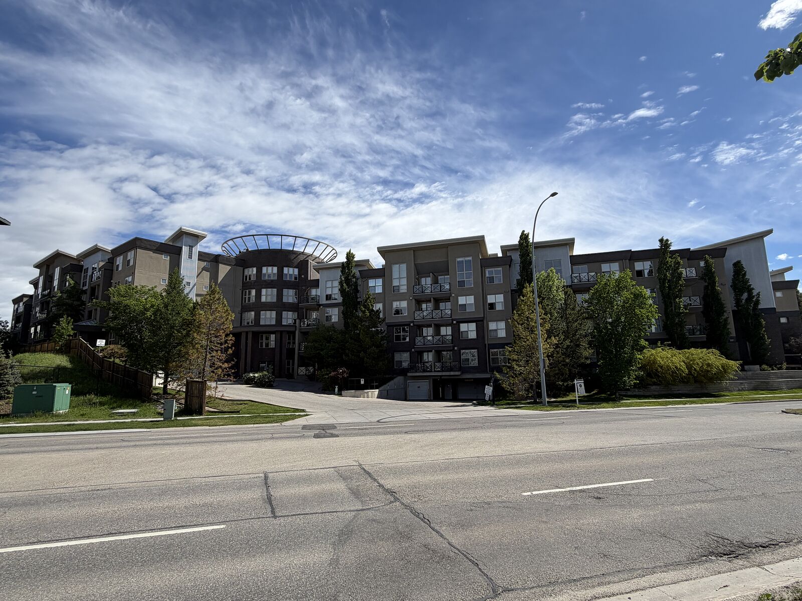 Calgary 2 + Den bedrooms Condo Unit for rent. Property photo: 740251-1