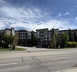 Beautiful top floor 2 bedroom with mountain view