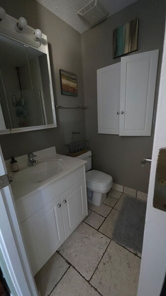 Calgary 4 bedrooms House for rent. Property photo: 740465-3