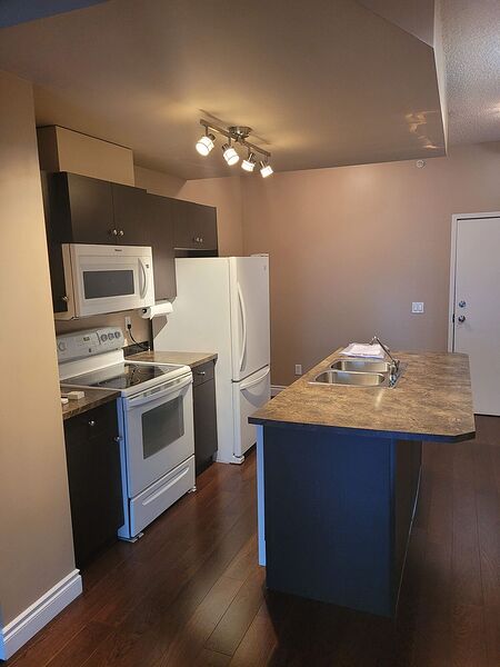 Calgary 1 bedroom Condo Unit for rent. Property photo: 740467-2