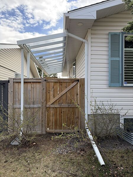 Calgary 1 + Den bedrooms Basement for rent. Property photo: 740493-2