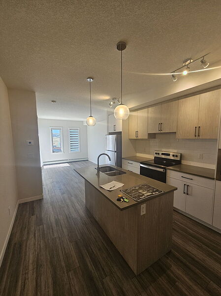 Calgary 1 + Den bedrooms Condo Unit for rent. Property photo: 740508-2