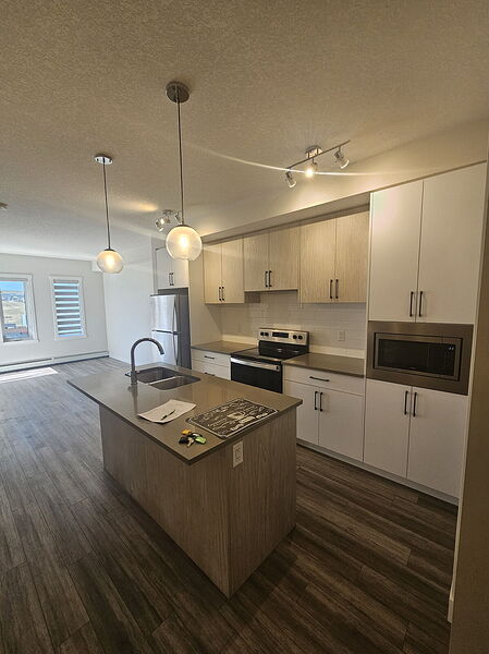 Calgary 1 + Den bedrooms Condo Unit for rent. Property photo: 740508-3