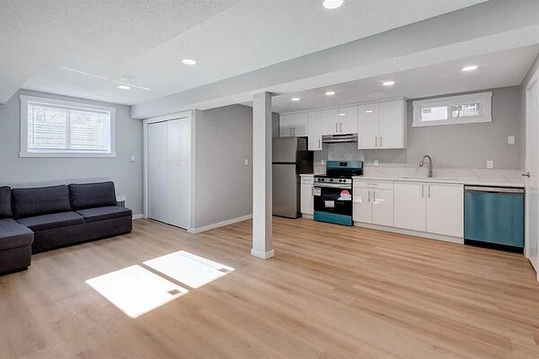Calgary 2 bedrooms Basement for rent. Property photo: 740548-2
