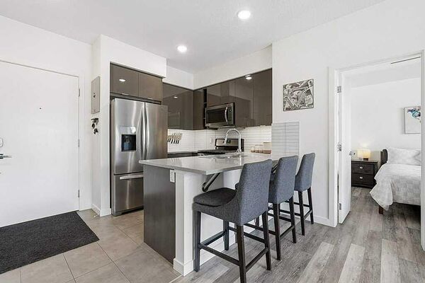 Calgary 2 bedrooms Condo Unit for rent. Property photo: 740579-3