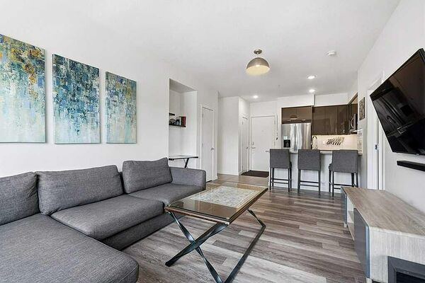 Calgary 2 bedrooms Condo Unit for rent. Property photo: 740579-2