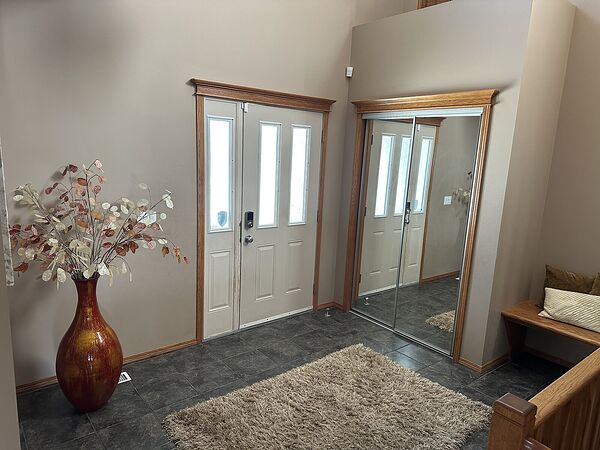 Calgary 3 + Den bedrooms Main Floor for rent. Property photo: 740610-2