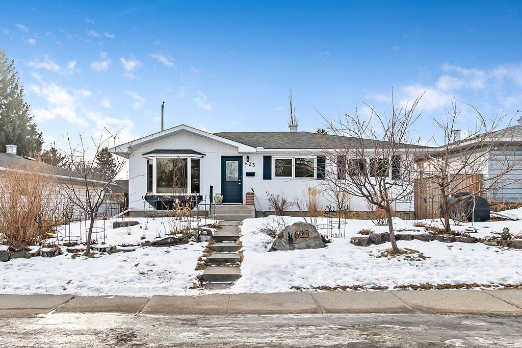 Calgary 3 bedrooms House for rent. Property photo: 740747-1