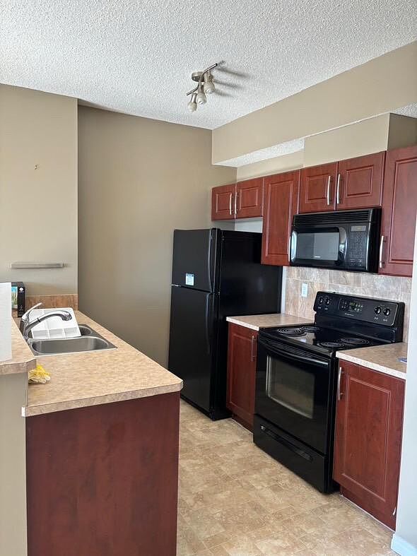 Calgary 1 + Den bedrooms Condo Unit for rent. Property photo: 740797-1