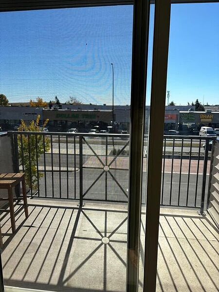 Calgary 1 + Den bedrooms Condo Unit for rent. Property photo: 740797-3