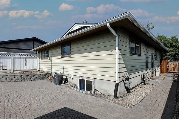 Calgary 3 bedrooms House for rent. Property photo: 740799-2