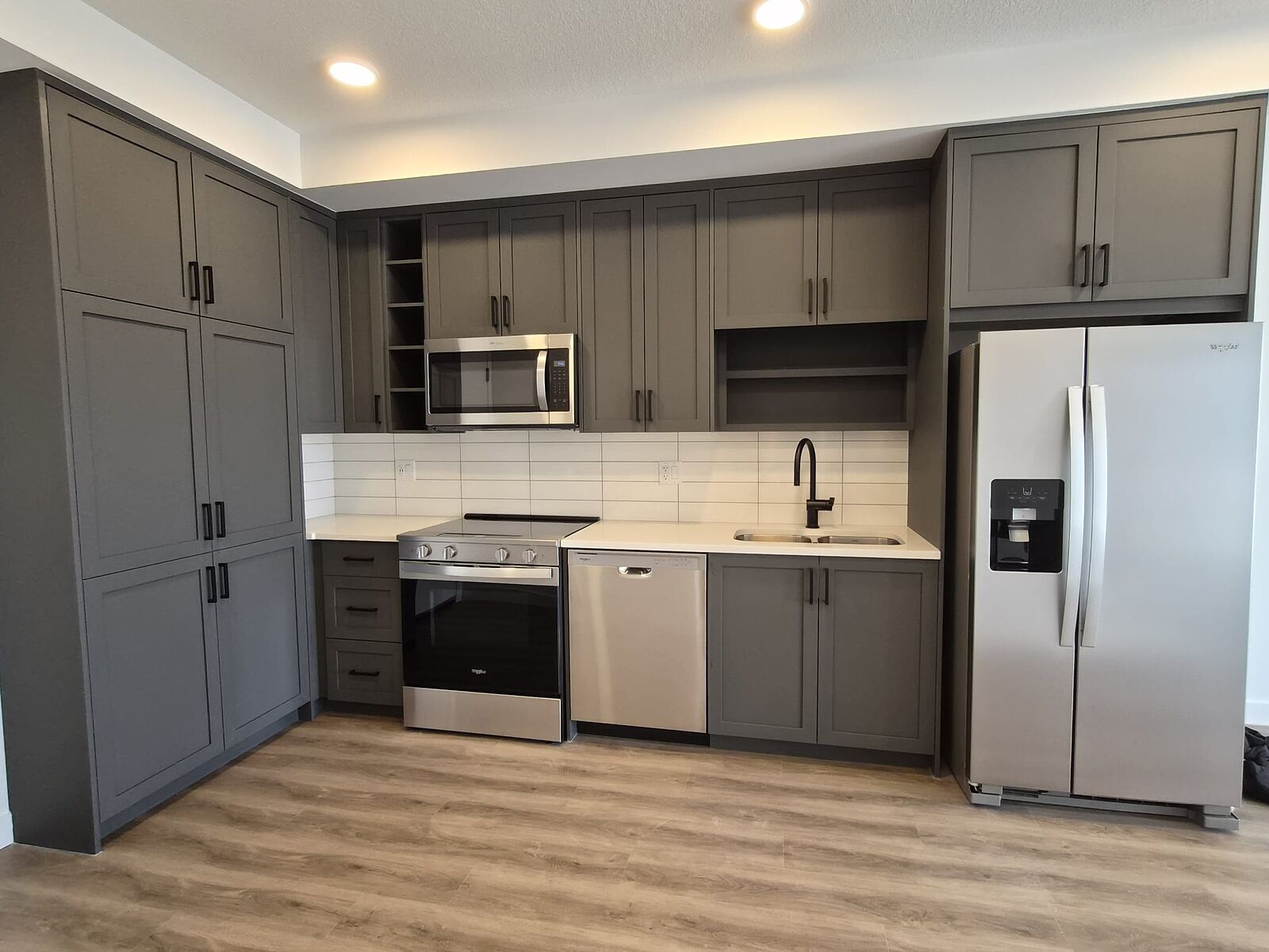 Calgary 1 bedroom Condo Unit for rent. Property photo: 740932-1