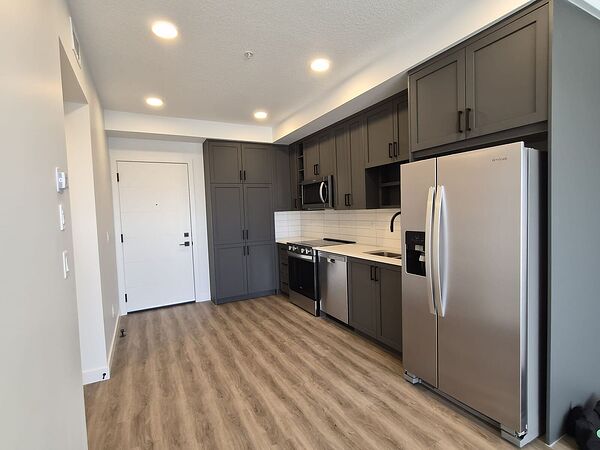 Calgary 1 bedroom Condo Unit for rent. Property photo: 740932-3