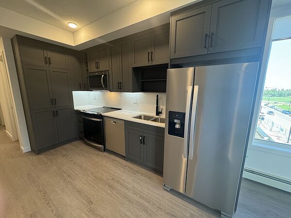 Calgary 1 bedroom Condo Unit for rent. Property photo: 740934-3