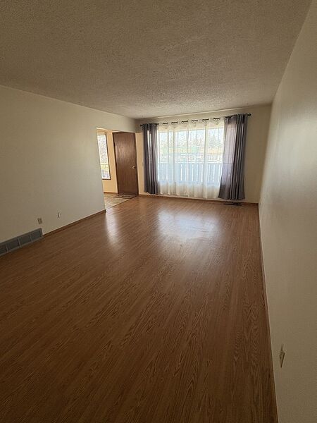 Calgary 3 bedrooms Duplex for rent. Property photo: 741017-2
