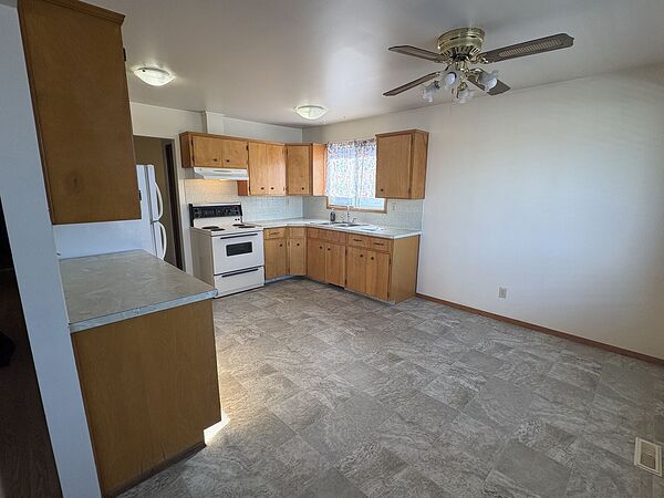 Calgary 3 bedrooms Duplex for rent. Property photo: 741017-3