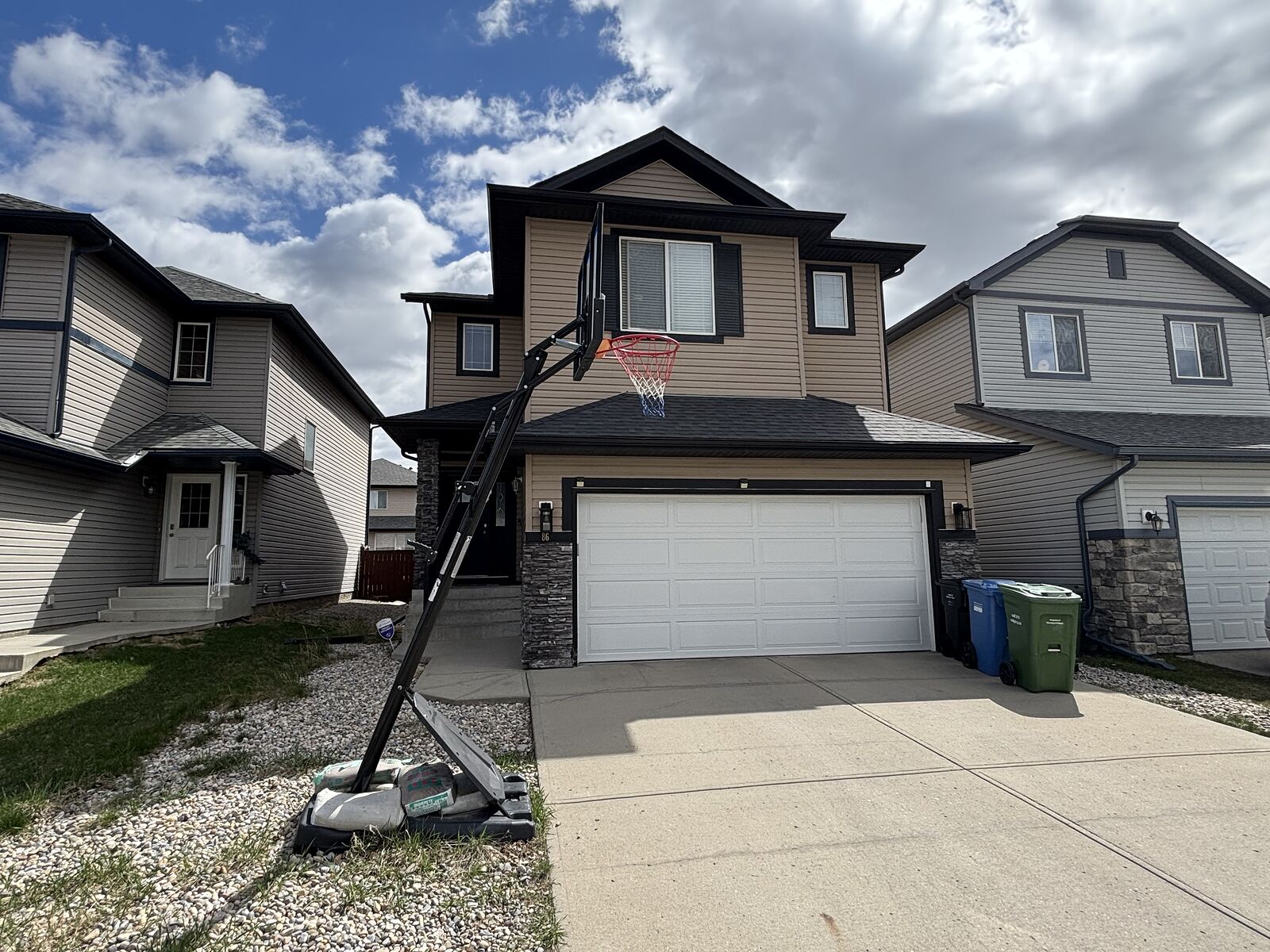 Calgary 3 bedrooms House for rent. Property photo: 741054-1