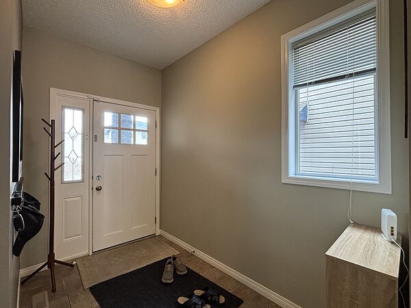 Calgary 3 bedrooms House for rent. Property photo: 741054-2