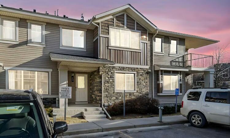 Calgary 2 + Den bedrooms Condo Unit for rent. Property photo: 741071-1