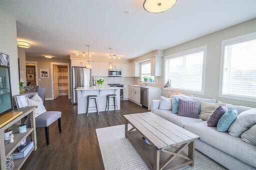 Calgary 2 + Den bedrooms Condo Unit for rent. Property photo: 741071-2
