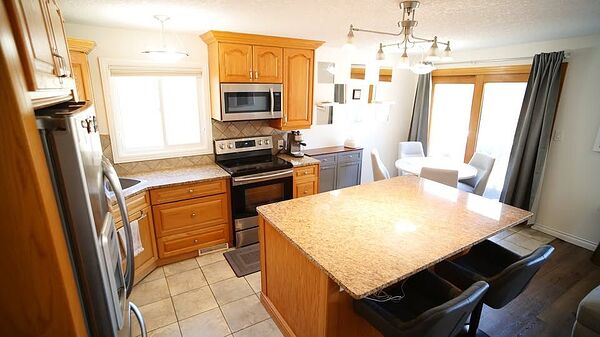 Calgary 3 bedrooms Duplex for rent. Property photo: 741203-3