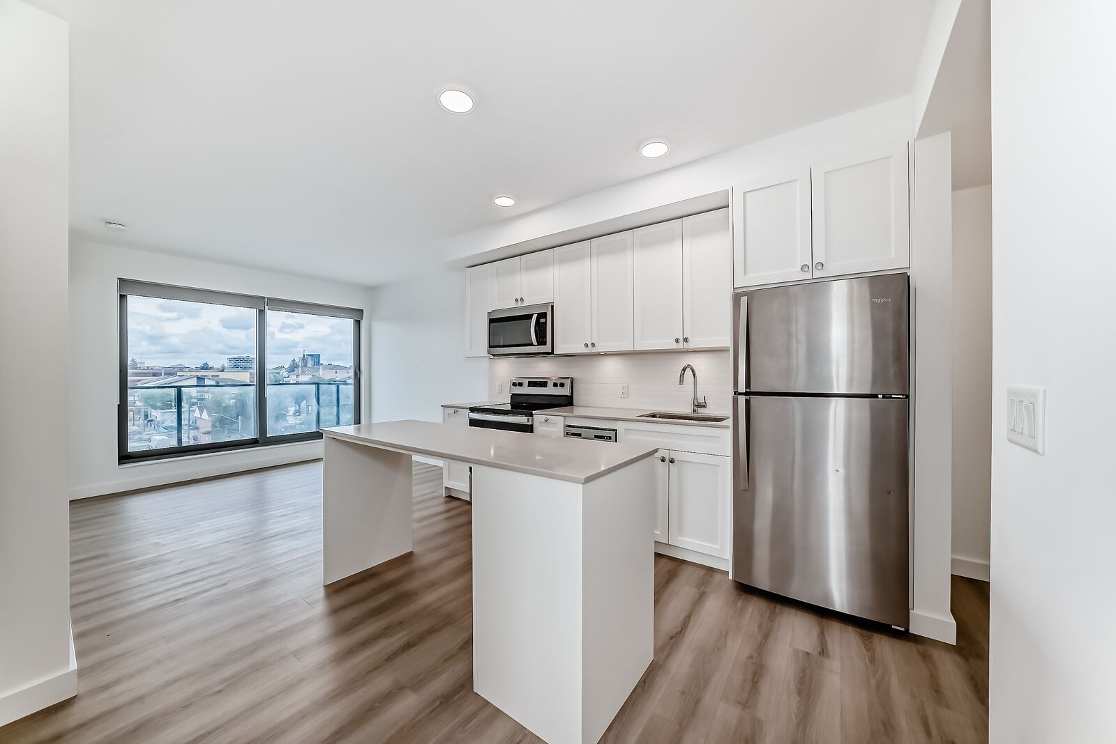 Calgary 1 + Den bedrooms Condo Unit for rent. Property photo: 741296-1