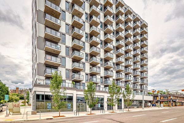Calgary 1 + Den bedrooms Condo Unit for rent. Property photo: 741296-2