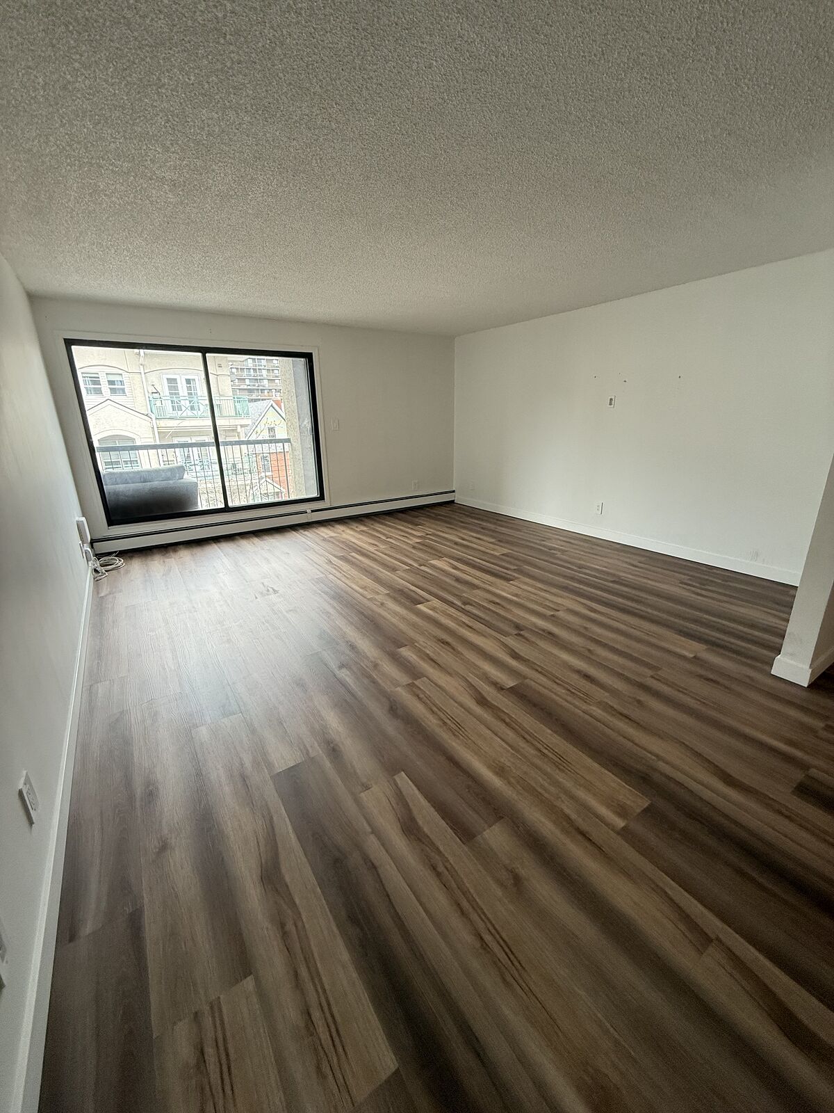 Calgary 1 bedroom Condo Unit for rent. Property photo: 741393-1