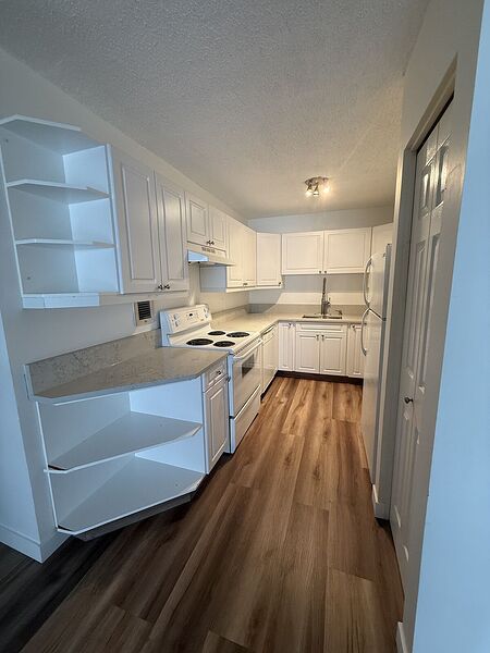 Calgary 1 bedroom Condo Unit for rent. Property photo: 741393-3