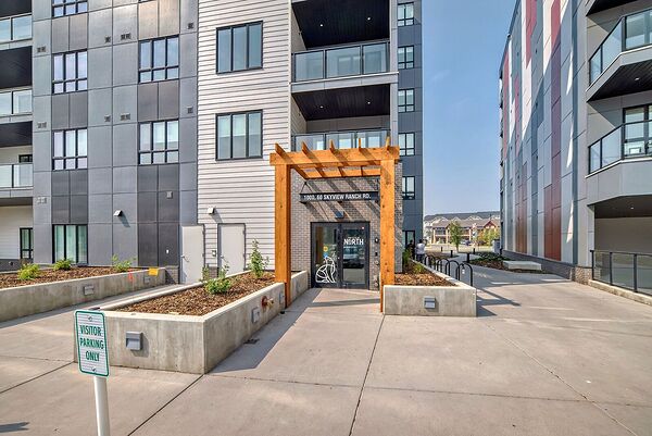 Calgary 2 bedrooms Condo Unit for rent. Property photo: 741532-3