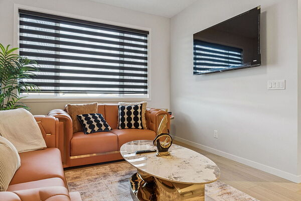 Calgary 3 + Den bedrooms Duplex for rent. Property photo: 741609-2