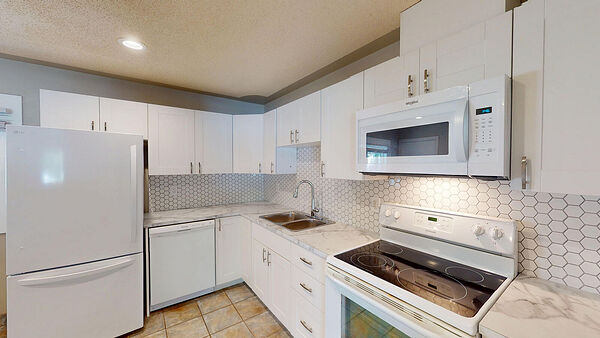 Calgary 3 bedrooms Duplex for rent. Property photo: 741649-2
