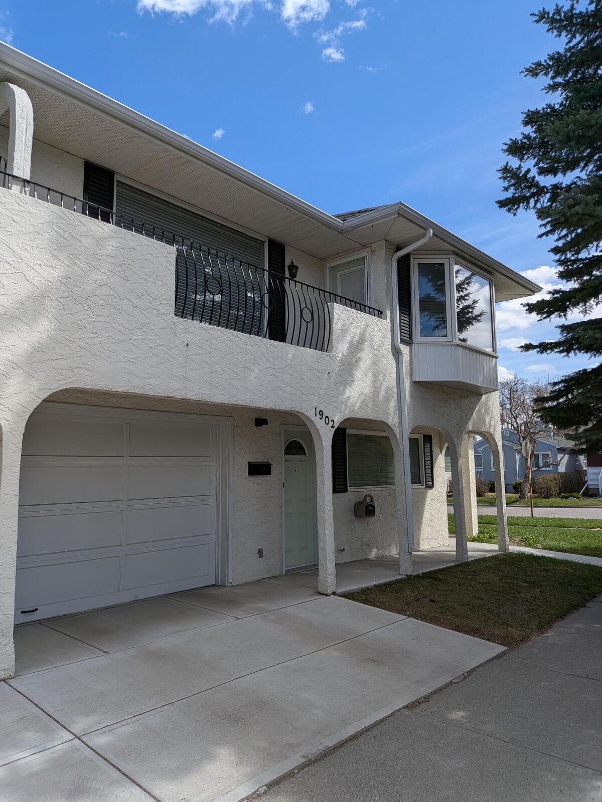Calgary 4 + Den bedrooms Duplex for rent. Property photo: 741964-1