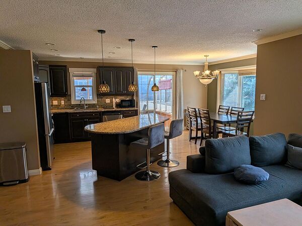 Calgary 4 + Den bedrooms Duplex for rent. Property photo: 741964-3